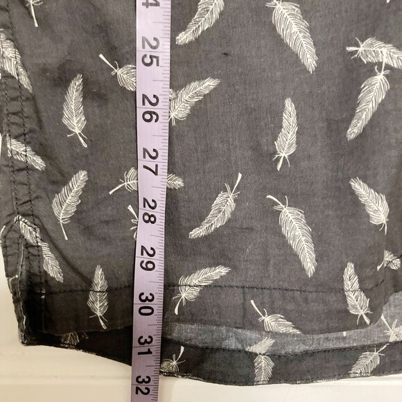 HOWE Dark grey white feather print short-sleeve button-down shirt MEDIUM LARGE - Picture 5 of 12